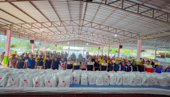 ลงพื้นที่มอบถุงยังชีพช่วยเหลือราษฎรที่ประสบเหตุวาตภัยในเขตพื้นที่ ตำบลข้าวสาร อำเภอบ้านผือ