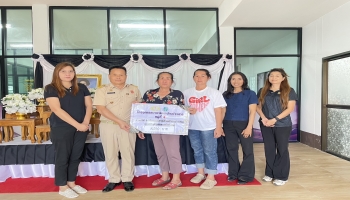 ส.อ.จรายุทธ เสนปัญจะ ปลัดองค์การบริหารส่วนตำบลข้าวสาร ปฎิบัติหน้าที่ นายกองค์การบริหารส่วนตำบลข้าวสาร ได้มอบเงินสวัสดิการค่าทำศพ โครงการธนาคารขยะบ้านข้าวสาร หมู่ที่ 4