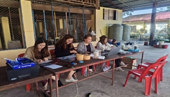 สำนักปลัดออกรับซื้อขยะโครงการธนาคารขยะบ้านข้าวสาร หมู่ที่ ณ วัดศรีสำราญ บ้านข้าวสาร หมู่ที่ 4